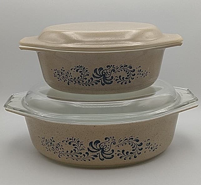 Vintage Pyrex Homestead Oval Casseroles 043 045 With Lids 2 1/2 and 1 1/2 Qt